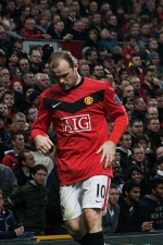 Rooney suitsuttaa Suarezia